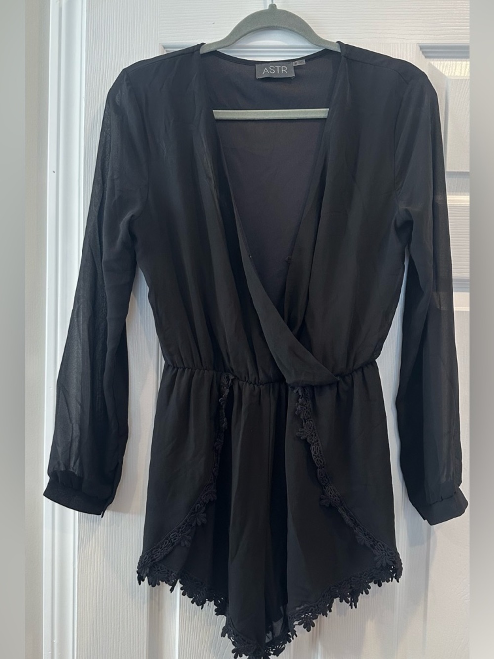 ASTR Black Sheer Long-Sleeve Lace-Trim Romper